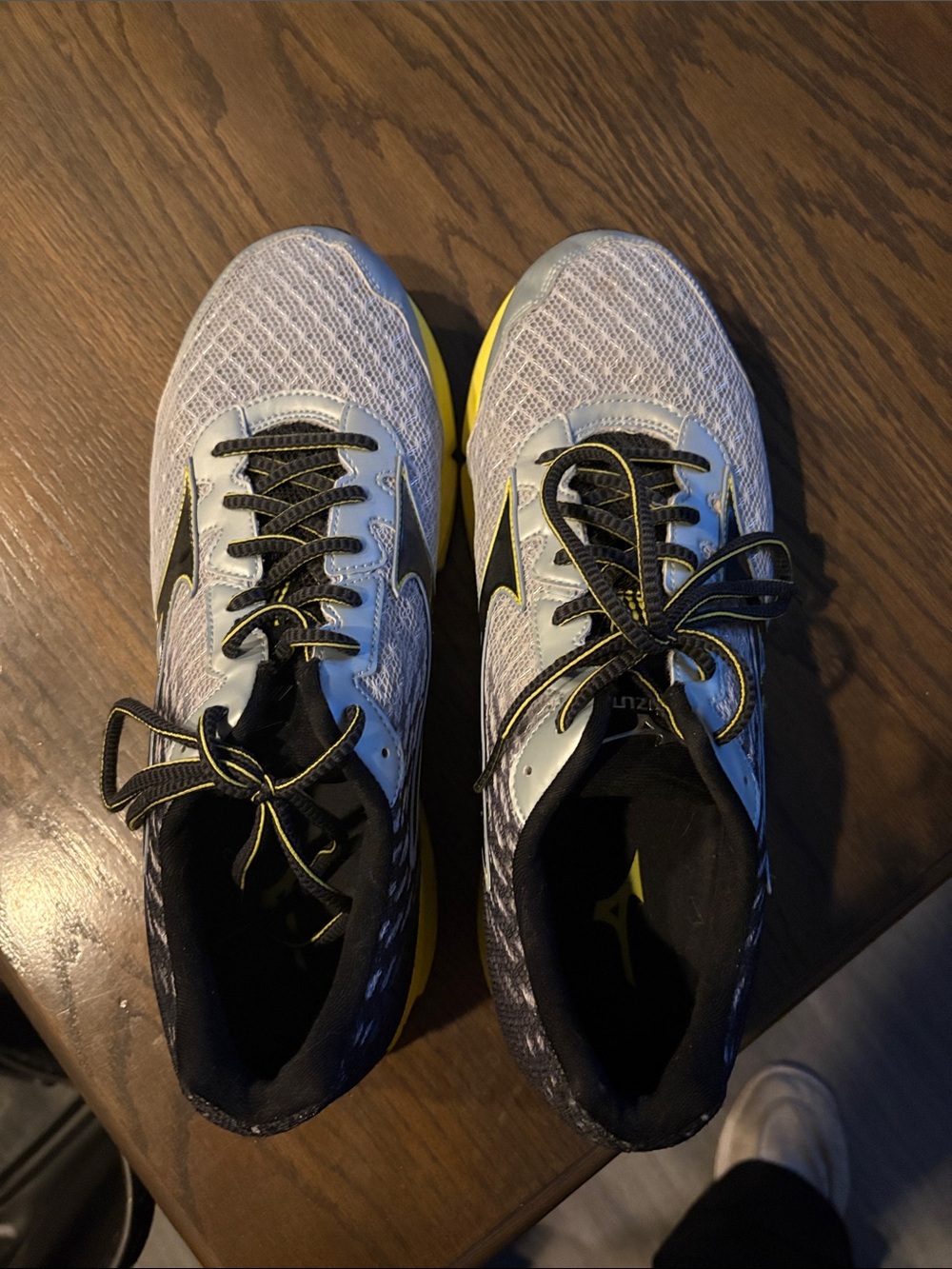 Mizuno Men's Gray and Black Running Shoes with Yellow Accents